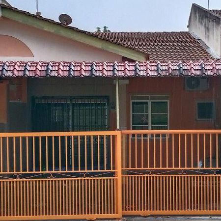 Homestay Ummi Razzin كوالا لكانغسار المظهر الخارجي الصورة
